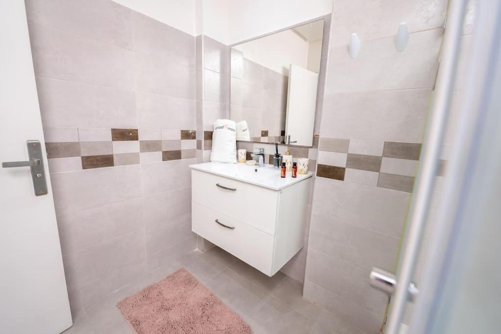 Tradition Meets Modern: 2Br Flat In Rabat Hassan Esterno foto
